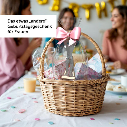Lustiges Geschenk in einem Körbchen für Frauen, ideal für einzigartige Geburtstagsüberraschungen.