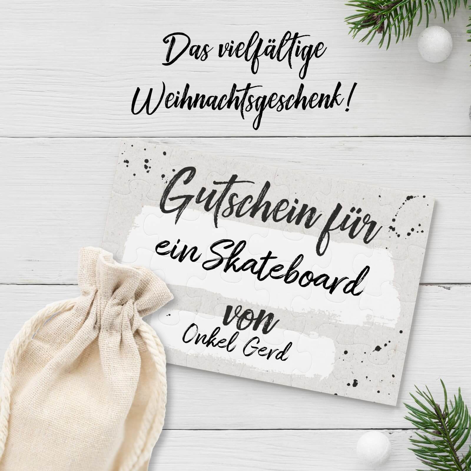 Gutschein für ein Skateboard mit Stoffbeutel, ideales Weihnachtsgeschenk im kreativen Design.