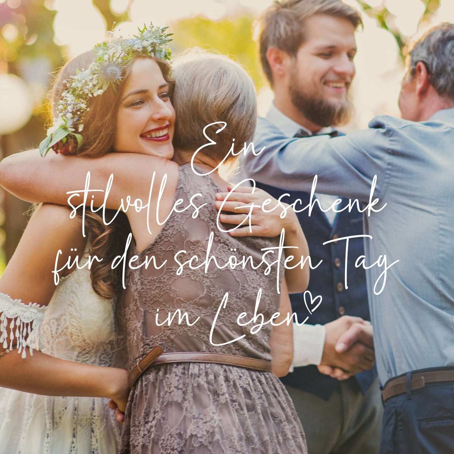 Stilvolle Hochzeitskarte als Geldgeschenk für den schönsten Tag im Leben, feierliche Umarmung von Gästen.